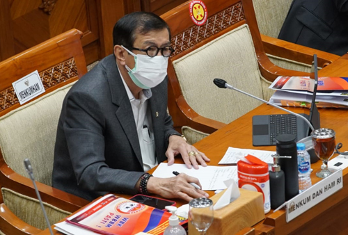 Yasona Laoly Rapat Kerja bersama Komisi III DPR RI di Gedung Parlemen Senayan Jakarta, Rabu (2/2/2022)