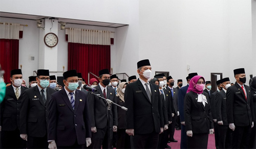 Sebanyak 68 orang pejabat setingkat Kabid dan Kasi dilantik Wagub Kalimantan Barat, Senin (13/6/2022) 