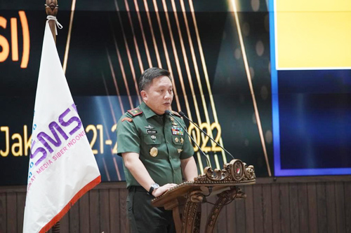 Komandan Pusat Sandi dan Siber TNI AD Brigadir Jenderal TNI Iroth Sonny Edhie memberikan bimbingan teknis (Bimtek) kepada para pimpinan Serikat Media Siber Indonesia (SMSI) seluruh provinsi di Indonesia, Kamis (21/7/ 2022). 