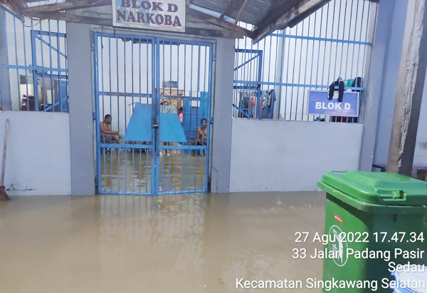 Kondisi banjir di Lapas Singkawang hingga malam, Sabtu (27/8/2022)
