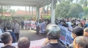 Demo Pedagang Pasar Beringin Singkawang