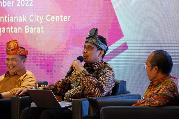Prof M Arief Amrullah saat tampil menjadi salah seorang pemateri dalam Diskusi RUU KUHP KUHP yang diselenggarakan Direktorat Jenderal Peraturan Perundang-Undangan dan Kanwil Kemenkumham Kalbar, Selasa (20/9/2022) di Hotel Mercure Pontianak 