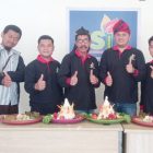Jajaran Pengurus Yayasan Harapan Kita Sejahtera  berfose bersama saat syukuran di sekretariat di Jalan Putri Chandramidi, Rabu (21/9/2022). Foto: Khairul Rahman