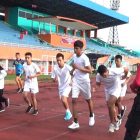 Enam orang perserta mengikuti tes Kesamaptaan Catar Poltekip dan Poltekim di Stadion Olah Raga SSA Pontianak, Selasa (20/9/2022)