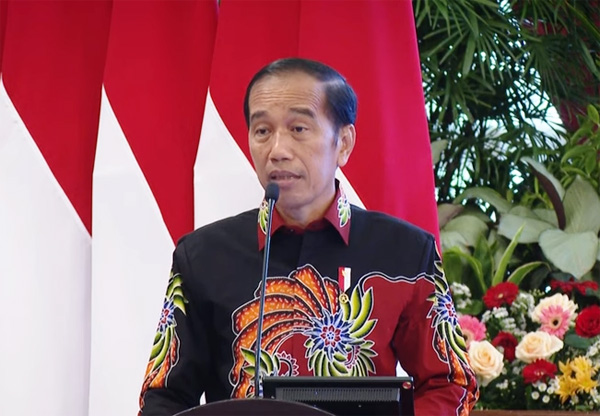 Presiden Joko Widodo memberikan pengarahan kepada Kapolri dan jajarannya di Istana Negara, Jumat (14/10/2022)