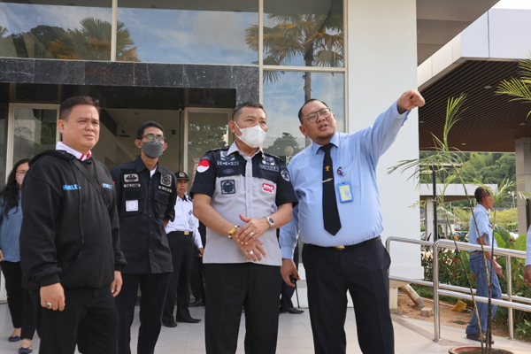 Inspektur Wilayah I Kementerian Hukum dan HAM RI, Icon Siregar berkunjung ke Kantor Imigrasi Kelas II TPI Entikong, Kamis (6/10/2022).