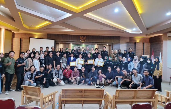 Narasumber dan peserta dialog interaktif, Jumat (11/11/2022) di Aula Magister FISIP Universitas Tanjungpura