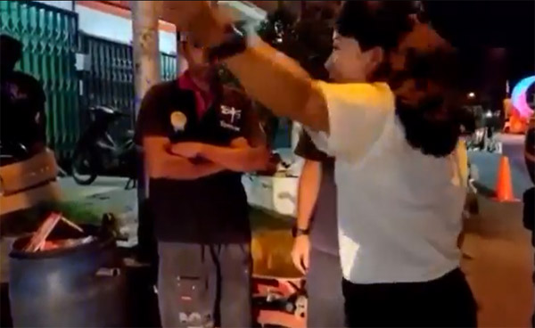 Capture tayangan video Walikota Tjhai Chui Mie saat mengamuk memarahi kontraktor pekerjaan di Singkawang, beberapa waktu lalu