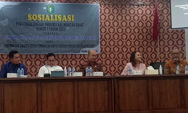 Anggota DPRD Provinsi Kalimanan Barat menggelar sosilisasi Perda Perladangan, Kamis (1/12/2022) di Aula Kantor Bupati Landak 