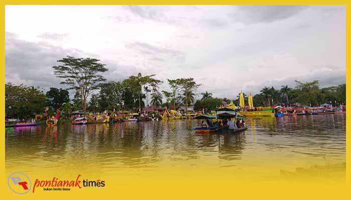 Sebanyak 38 perahu hias berkumpul di sepanjang alur Dermaga Wisata Muara Ulakan Sambas