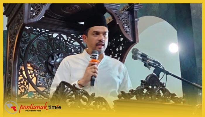 Anggota DPR RI dari Partai Golkar, Maman Abdurrahman memberikan tausyiah di Masjid Raya Kota Singkawang, Senin (10/4/2023)