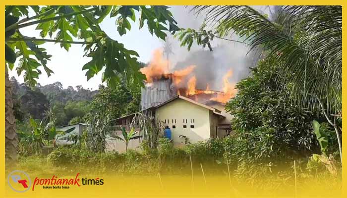 Dua unit rumah warga terbakar di Dusun Perikanan Desa Pak Bulu, Kecamatan Anjungan, (17/04/23) sore sekitar pukul 14.20 WIB