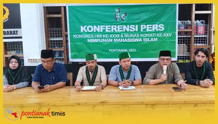 Jumpa pers Badan Koordinasi Himpunan Mahasiswa Islam (Badko HMI) Kalbar, Minggu (27/8/2023) 