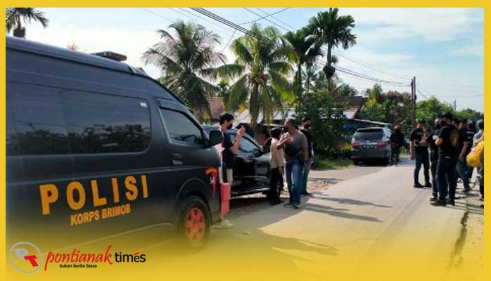 Kondisi di Jalan Raaya Semparuk, Kabupaten Sambas saat penangkapan terduga teroris, Kamis (19/10/2023)