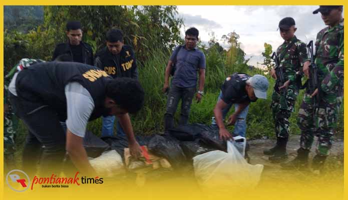 Barang bukti hasil operasi gabungan dengan sasaran Sembako Ilegal di Perbatasan Entikong Malaysia-Kalbar.