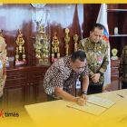 Penandatanganan kerjasama Bank Kalbar dan Kemendagri untuk transaksi pembayaran Surat Perintah Pencairan Dana (SP2D), Kamis (22/5/2025).