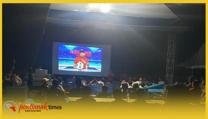 Nobar Timnas Indonesia vs China di Semparuk Kabupate Sambas, Kamis (5/6/2025) malam.