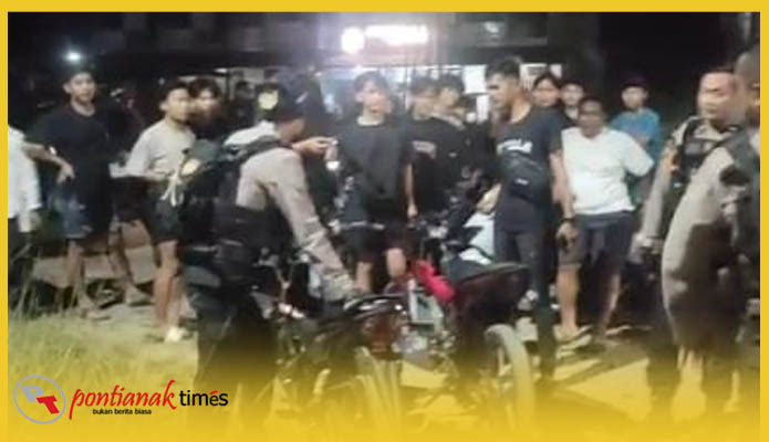 Polisi menghalau aksi balap liar i Jalan Komplek Patoka, Kecamatan Sungai Pinyuh.