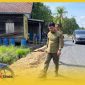 Bupati Sambas Satono meninjau langsung progress pembangunan ruas jalan kabupaten di Desa Kuala Pangkalan Keramat, Kecamatan Teluk Keramat, Rabu (22/10/2025).
