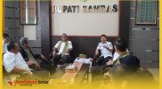 Bupati Sambas, H. Satono, menerima kunjungan kerja Sekretaris Badan Nasional Pengelola Perbatasan (BNPP) RI, Komjen Pol. Makhruzi Rahman, Rabu (4/3/2026) di Ruang Kerja Bupati Sambas.