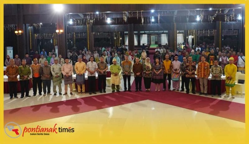 PKBM Award untuk kategori instansi peduli pendidikan nonformal, Senin (21/4/2026)  di Pendopo Gubernur.