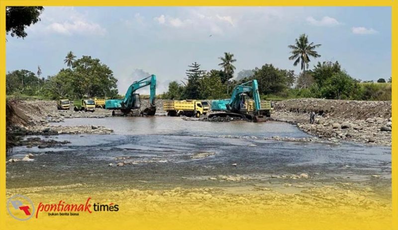 Aktivitas tambang Galian C diduga ilegal di Sungai Cenrana, Soppeng, Sulawesi Selatan.