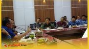 Sekda Sambas Ferry Madagaskar memimpin rapat persiapkan Seminar International, Kamis (2/4/2026) lalu di Ruang Rapat Sekda Sambas.