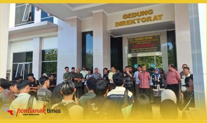 Direktur Polnep, H Widodo PS saat menerima para pendemo dari Badan Eksekutif Mahasiswa (BEM) Polnep, Rabu (8/4/2026).