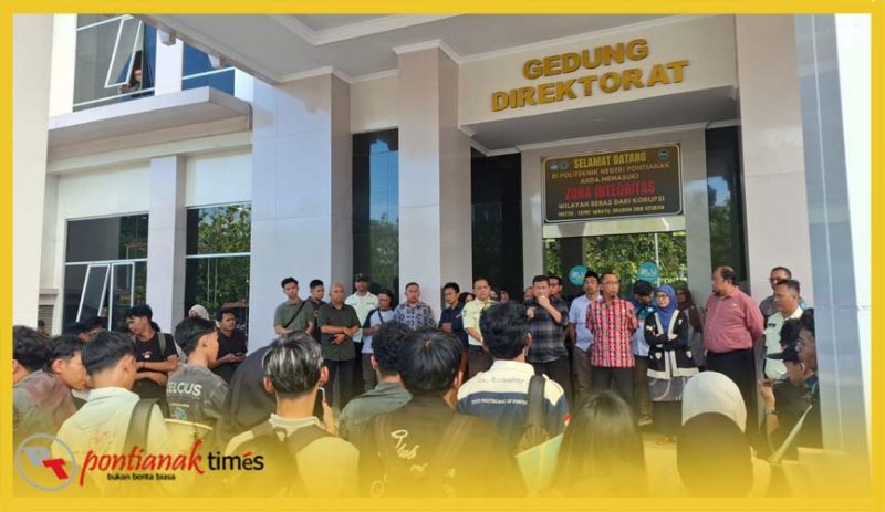 Direktur Polnep, H Widodo PS saat menerima para pendemo dari Badan Eksekutif Mahasiswa (BEM) Polnep, Rabu (8/4/2026).