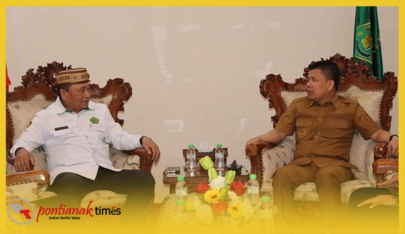 Bupati Sambas H. Satono beraudiensi dengan Kakanwil Kemenag Kalbar, Muhajirin Yanis.