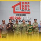 Kajati Kalbar Emilwan Ridwan bersama Pangdam XII Mayje Novi Rubadi Sugito, unsur kepolisian dan Wabup Kubu Raya Sukiryanto menghadiri virtual launcing Kopdes Merah Putih.