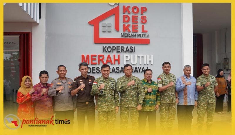 Kajati Kalbar Emilwan Ridwan bersama Pangdam XII Mayje Novi Rubadi Sugito, unsur kepolisian dan Wabup Kubu Raya Sukiryanto menghadiri virtual launcing Kopdes Merah Putih.