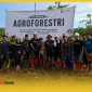 Rombongan Agroforestri berkumpul bersama menikmati alam dan objek wisatadi Batu Ampar Kubu Raya.