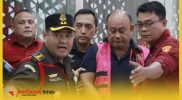 Dadan Hindayana mantan Kepala BGN mengenakan rompi thanan dan digiring menuju Rutan Salemba.