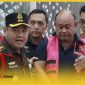 Dadan Hindayana mantan Kepala BGN mengenakan rompi thanan dan digiring menuju Rutan Salemba. 