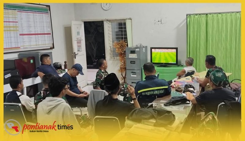 Mayor Inf Supanggih dan jajaran menggelar Nobar Piala Dunia 2026 bersama masyarakat sekitar, Senin 15 Juni 2026 pagi di Kantor Kelurahan Akcaya, Pontianak Selatan.