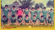 Tim Persipon (1984). Atas kiri – Yahya Busrah, Muslihudin, Koko Sunarto, Octavianus, Wan Anwari, Rustamansyah, Prabasa Anantatur, Adiwarna. Jogkok kiri – Natan Andreas, Wiilson, Yopi Rahupati, Mustamsil Idris, Eka Dharma, Arifin, Mariso. (foto: Repro jerseypersipon)