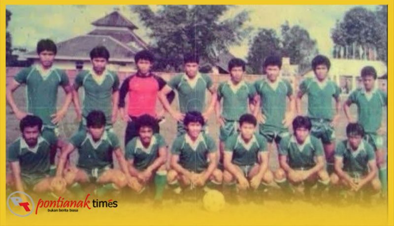 Tim Persipon (1984). Atas kiri – Yahya Busrah, Muslihudin, Koko Sunarto, Octavianus, Wan Anwari, Rustamansyah, Prabasa Anantatur, Adiwarna. Jogkok kiri – Natan Andreas, Wiilson, Yopi Rahupati, Mustamsil Idris, Eka Dharma, Arifin, Mariso. (foto: Repro jerseypersipon)  