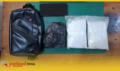 Barang bukti sabu seberat 722,22 gram hasil pengungkapan Satresnarkoba Polres Sambas di Sajingan Besar.