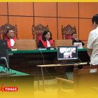 Deti-detik Askiman saat diputuska tidak bersalah oleh Majelis Hakim PN Tipikor Pontianak.