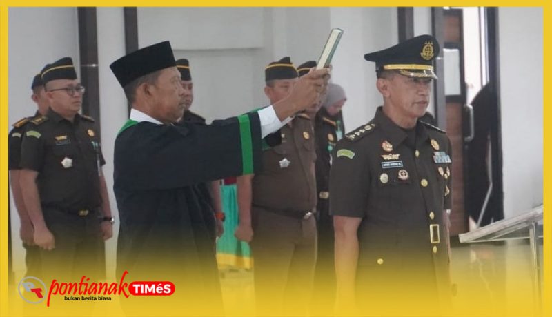 Kajati Kalbar Emilwan Ridwan melantik Kolonel Cpm. Agus Subur Mudjiono sebagai Aspidmil.