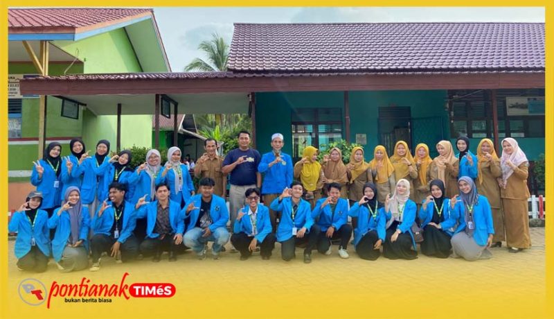 Mahasiswa Kuliah Kerja Lapangan (KKL) Institut Agama Islam Negeri (IAIN) Pontianak bersama aparat Pemdes Sungai Batang, Kecamatan Sungai Pinyuh, Kabupaten Mempawah.