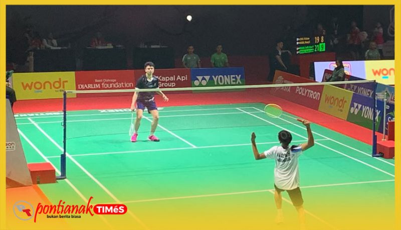 Nataka Alif saat menumbangkan wakil Amerika Serikat, Growly Gunawan, Selasa (25/8/2026) dalam event Polytron Pontianak International Challenge 2026 di GOR Terpadu Pontianak.