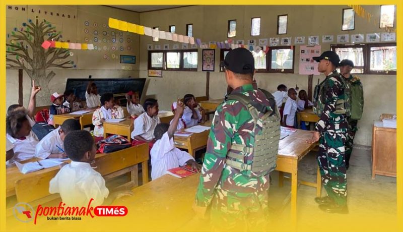 ersonel Satgas Pengamanan Perbatasan (Pamtas) Kewilayahan RI-PNG Yonif 645/Gardatama Yudha (Gty) Pos Napua mengajar di SD Negeri Gunung Susu,