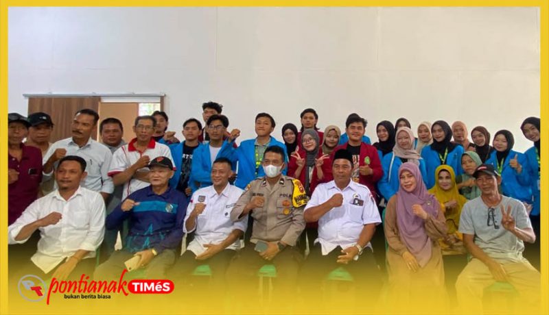 Aparatur Pemdes Sungai Batang Mempawah bersama masyarakat dan mahasiswa KKL IAIN Pontianak usai rapat HUT RI 81.