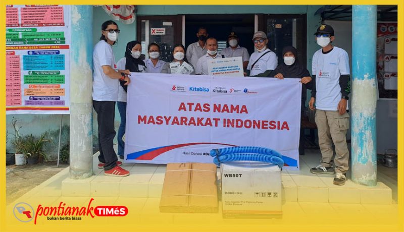 Penyaluran peralatan pemadam dari Gemawan bersama KitaBisa utuk menangani sejumlah titik api di Desa Sekabuk, Mempawah.