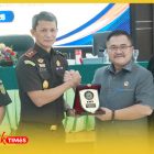 Ketua DPRD Kalbar Aloysius dan Wakil Ketua Prabasa Anantatur bersama Kajati Kalbar Emilwan Ridwan dan Wakajati Laksmi Indriyah Rohmulyati.