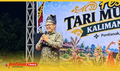 Sekretaris Jenderal sekaligus Koordinator Moderasi Lintas Etnis Kalimantan Barat, Firdaus, S.IP., M.Sos., membuka festival tari yang bekerja sama dengan Balai Pelestarian Kebudayaan Kalimantan Barat tersebut, Minggu (25/10/2026).