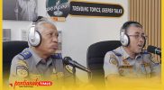 Kabid Lalu Lintas Dinas Perhubungan Provinsi Kalimantan Barat, R. Gun Gun Mulyawan S dan Muhammad Dipo Alam, Kepala Seksi Manajemen dan Rekayasa Lalu Lintas (MRLL) di Studio Podcast Satukata.