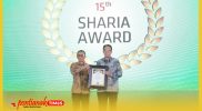 Direktur Kepatuhan Bank Kalbar, R.S.M. Al Amin, B.A mewakili perusahaan, menerima peghargaan The Excellent Performance Banking Sharia Business Unit 2026.